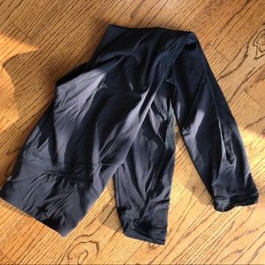 Crop leggings with mesh details